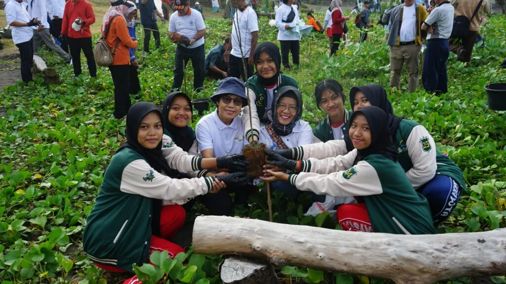 Peringati Hari Lingkungan, Gerakan Bersama Akhiri Polusi Plastik di Pesisir Selatan Yogyakarta